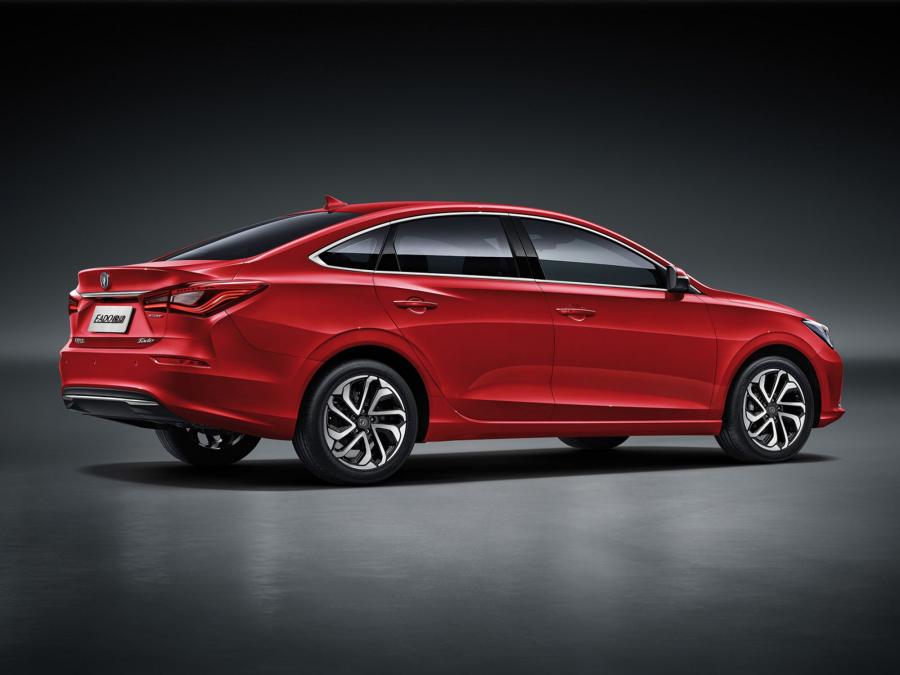  ChangAn Eado 2018 года  (фото 10 из 23)